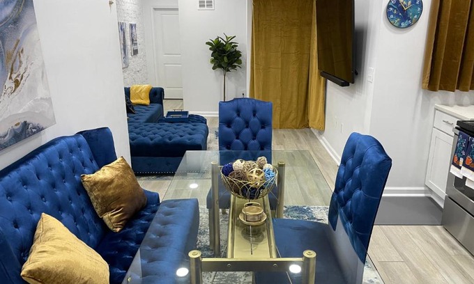 North Philadelphia West Apartment | Goldie Lux - Best Luxury Stay