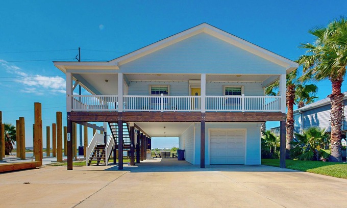 Leeward Sands House | Golf Cart Access, Pet Friendly, Parking for 4