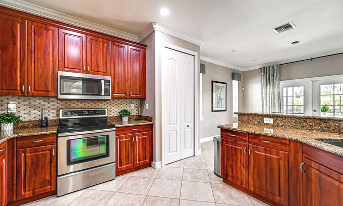 Eisenhower House | Golf & Hike: Lehigh Acres Home w/Pool & Lanai