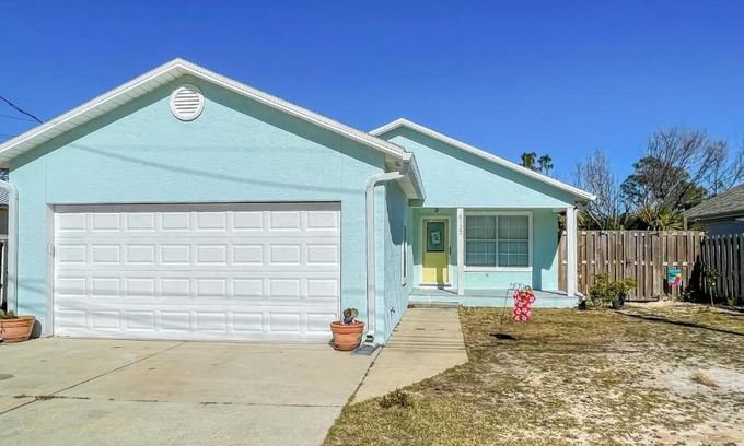 Holiday Beach House | Good Day Sunshine