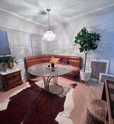 Vancouver South Apartment | Good Old Days Main Retro