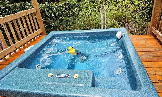 Smith's Memento House | Good Times! Beach cottage with hot tub, walk to beach! Unique amenities!