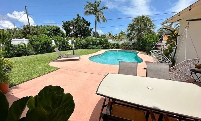 Melaleuca Gardens House | Good Vibes House with private pool