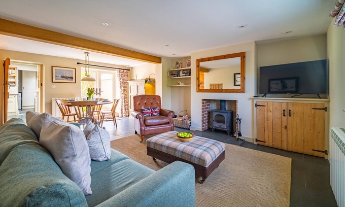 Titchwell Cottage | Goose Cottage - Immaculately presented brick and flint cottage with marsh views