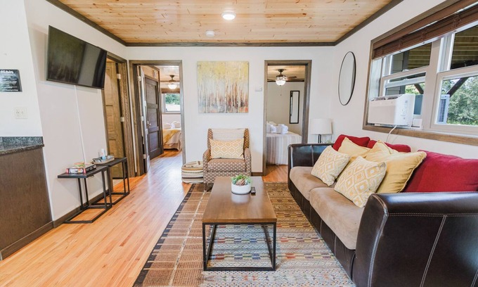Two Harbors Apartment | Gooseberry Trailside Suites | Encampment River Suite