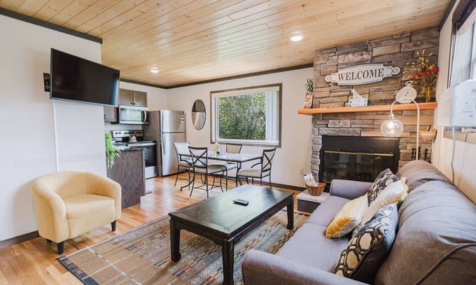 Two Harbors Apartment | Gooseberry Trailside Suites | French River Suite