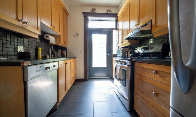 Parkdale Apartment | Gorgeous 1000 sq foot apartment above storefront on Queen Street West/Parkdale