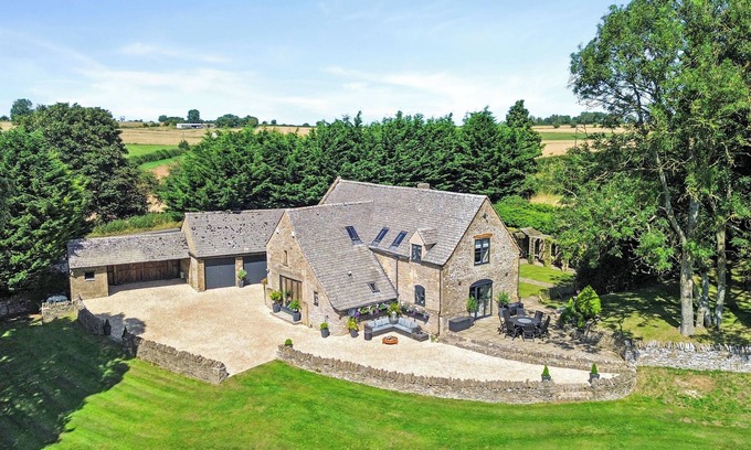 Andoversford House | Gorgeous 18th Century Barn Conversion - Cotswolds