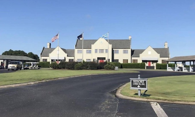 Red Hill Apartment | Gorgeous 2 Bedroom Condo in Legends Golf Community