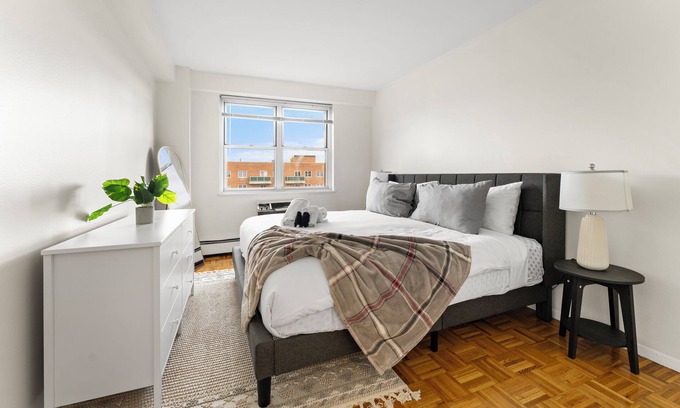 Brookline Apartment | Gorgeous 2BR Next to BU 4773