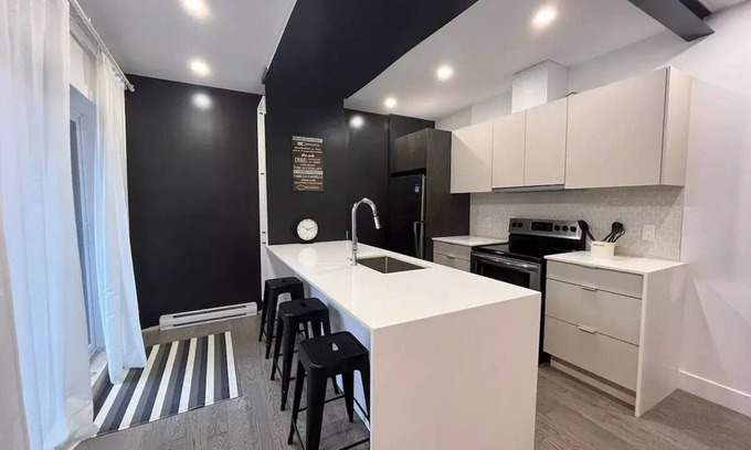 Verdun Apartment | Gorgeous 3bd, Free Street Parking. Pet Friendly