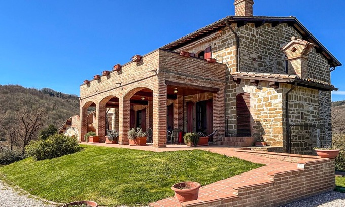 Monteluiano Apartment | Gorgeous apartment in Gubbio with WiFi