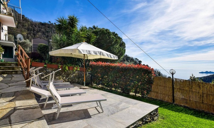 Semorile Apartment | Gorgeous apartment in Zoagli with WiFi