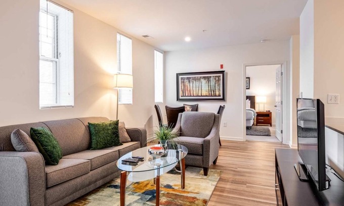 North Waltham Apartment | Gorgeous Apt with Kitchen