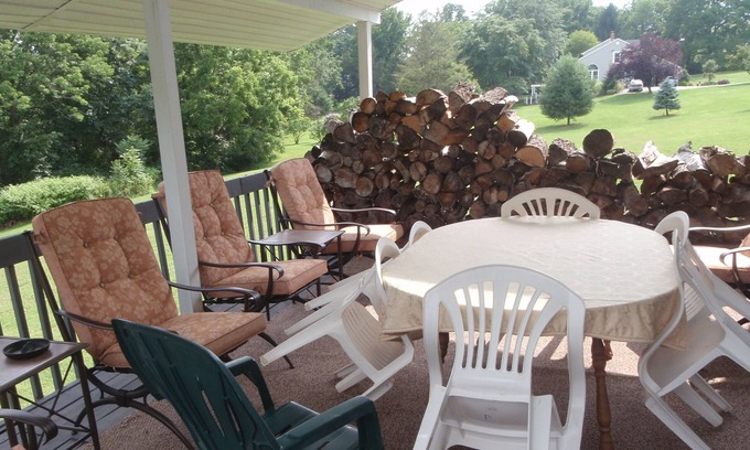 Butztown House | Gorgeous Colonial. Bethlehem area. Only parking for 2 cars. Great deck views