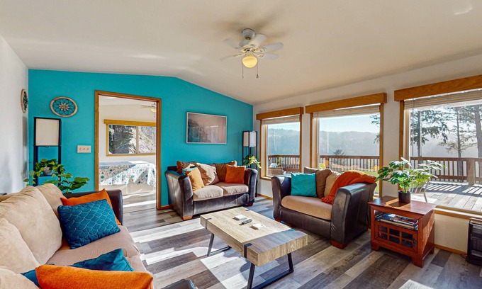 Brookings Cabin | Gorgeous dog-friendly coastal escape with private hot tub, patio & amazing views