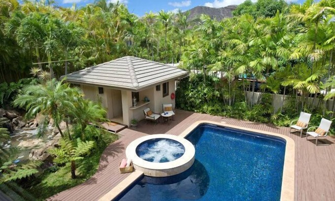 Kahala House | Gorgeous Estate on the Slopes of Diamond Head, 5 minute walk to great beach