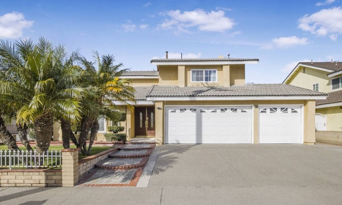Orange House | Gorgeous Family Home, Just 8 mins from Disneyland