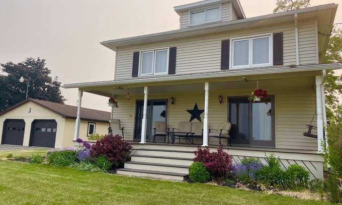 Town of Torrey House | Gorgeous Farmhouse with lake view
