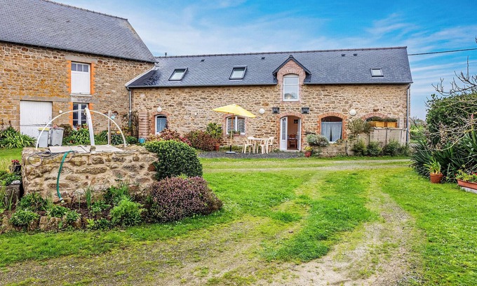 Saint-Meloir-des-Ondes House | Gorgeous home in Saint-Méloir-des-Ondes