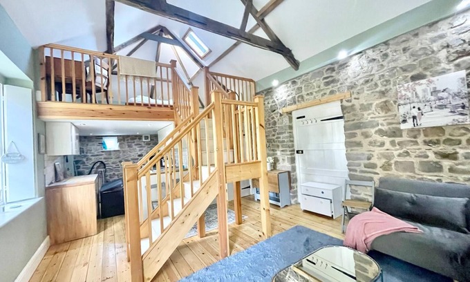 Monkswood Cottage | Gorgeous Georgian Cottage, Hampers, Fast Wifi, Pets Welcome!