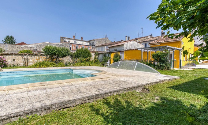 Saint-Jean-d'Angely House | Gorgeous home in Saint-Jean-d'Angély
