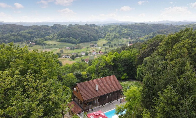 Zabok House | Gorgeous home in Prosenik Gubasevski