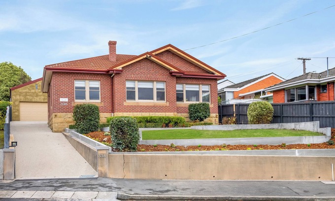 New Town House | Gorgeous Hobart Accommodation: "Park on Park" 4 bedrooms, sleeps 7, 2 bathrooms