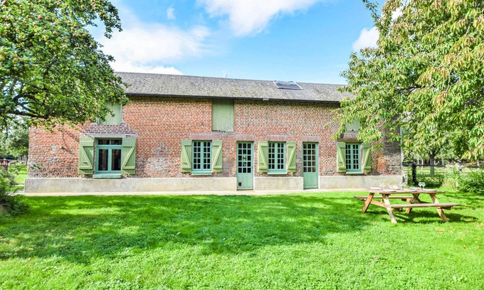 Saint-Pierre-de-Cormeilles House | Gorgeous home in Cormeilles with WiFi