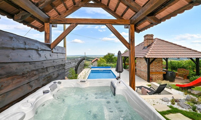 Kalnik House | Gorgeous home in Kalnik with sauna