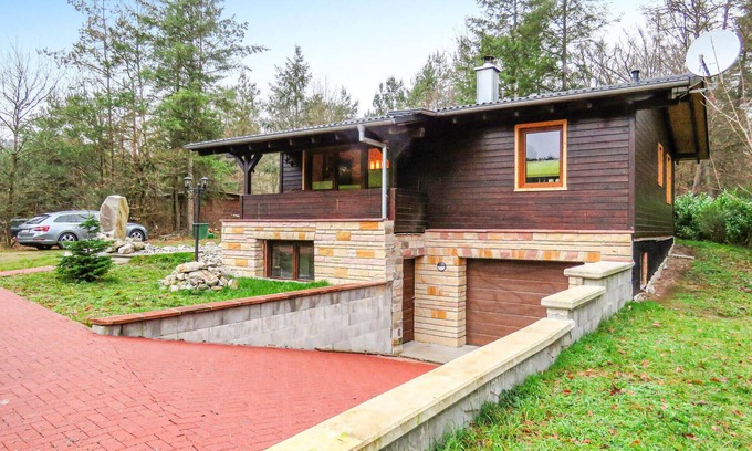 Merzalben House | Gorgeous home in Merzalben with WiFi