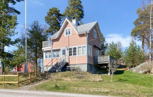 Motala House | Gorgeous Home In Motala With Lake View