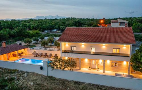 Velim House | Gorgeous Home In Nadin With Wifi