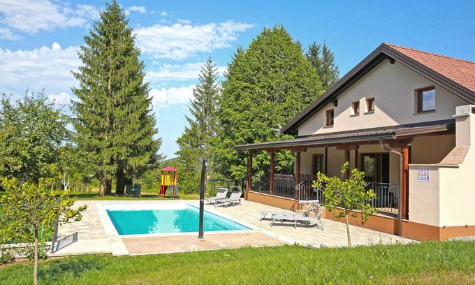 Ogulin House | Gorgeous home in Ogulin with sauna