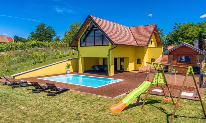 Selnica House | Gorgeous home in Selnica with sauna