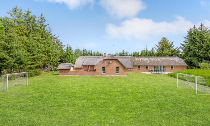 Øby House | Gorgeous home in Ulfborg with sauna