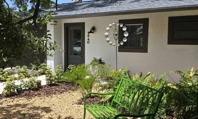 Southgate House | Gorgeous home with private garden - SOO close to beaches, downtown and shopping!