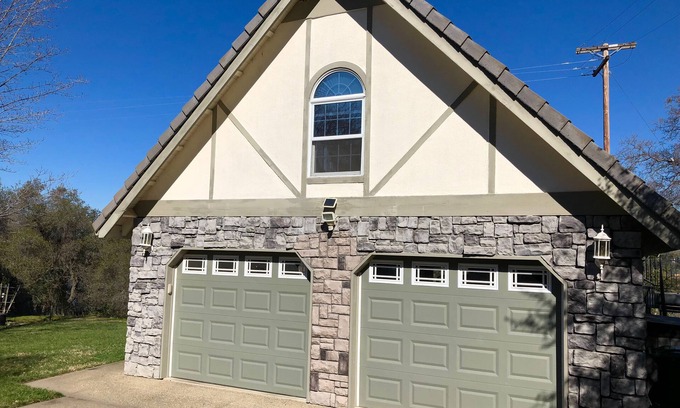 El Dorado Hills Apartment | Gorgeous Lake View, Nature at Your Door (Ask about 31+ days)