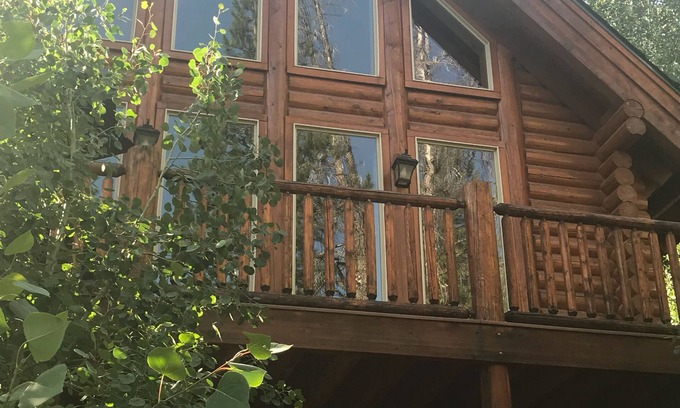Markleeville Cabin | Gorgeous Log Cabin on the West Fork Carson River in Beautiful Hope Valley!ł