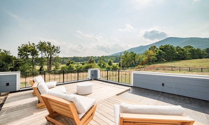 Peaks Other | Gorgeous Mountain Views, Rooftop Deck, Chef's Kitchen