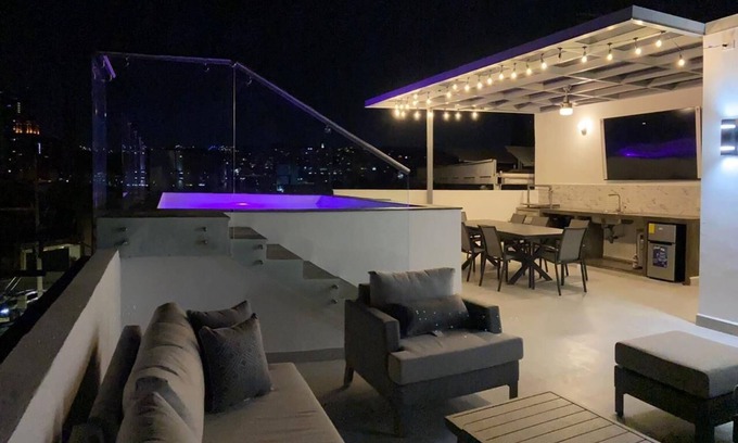Monterrey House | Gorgeous house w/rooftop pool