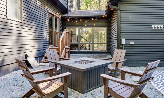 Town of Lumberland House | Gorgeous Spacious House w/Hot Tub in Glen Spey