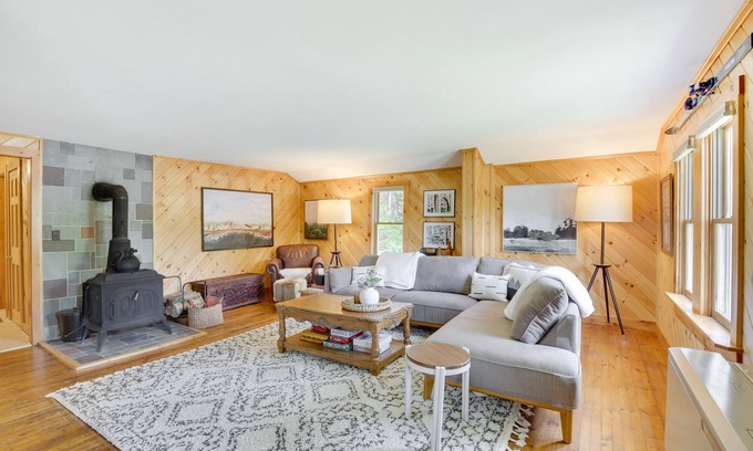Hanover Cabin | Gorgeous Sunday River Cabin w/Saltwater Hot Tub!