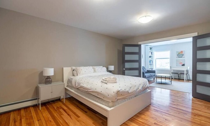 Bedford Apartment | Gorgeous & Sunny Executive Suite, AC