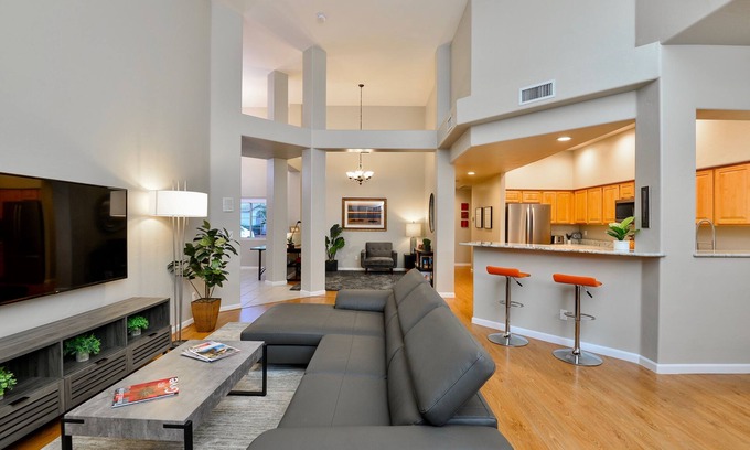 Carmel Pointe House | Gorgeous Townhome in the Heart of Oro Valley - 2 BD, 2 BA