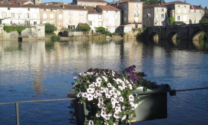Confolens House | Gorgeous Townhouse with swimming pool.