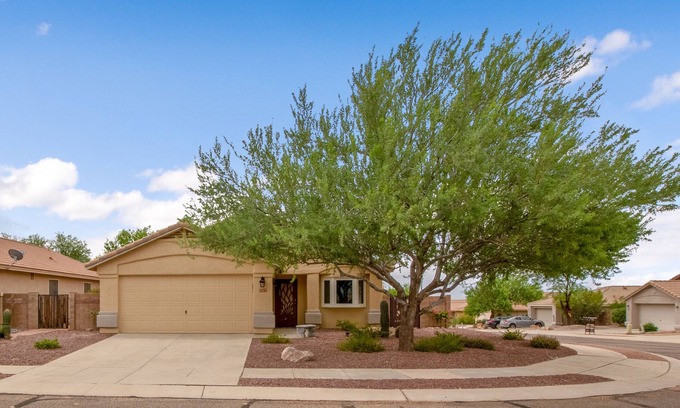 Quail Crossing House | Gorgeous Vacation Home - Trails, Golf & Dining