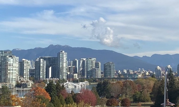Fairview House | Gorgeous View Townhome With Rooftop Patio