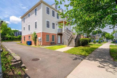 Fair Haven Apartment | Gorgeous Waterfront 3 Bedroom, 1.5 Bathroom Unit.