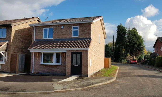 Leicester House | ❤Gorse House❤ modern clean, relaxing with garden.